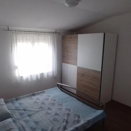 Tomek Apartment Vir Exterior photo