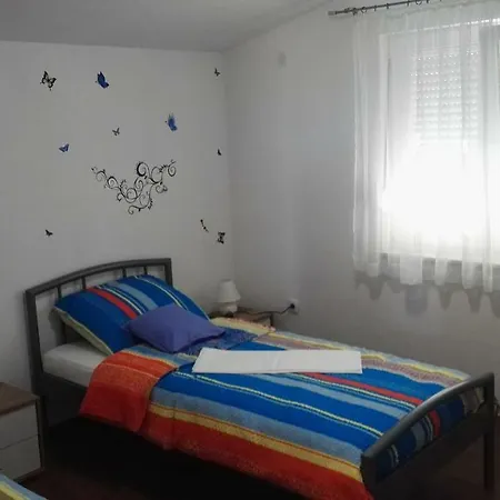 Tomek Apartment Vir Exterior photo