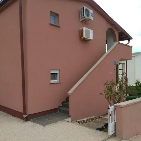 Tomek Apartment Vir Exterior photo