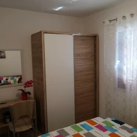 Tomek Apartment Vir Exterior photo