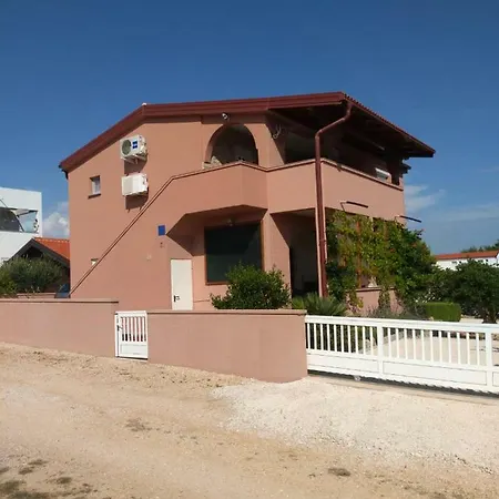 Tomek Apartment Vir Exterior photo