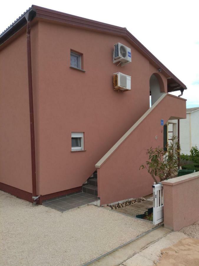 Tomek Apartment Vir