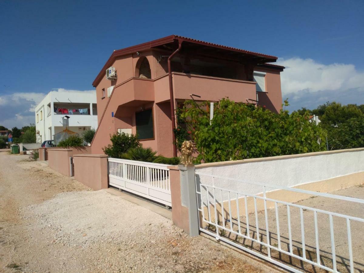 Apartment Tomek Vir